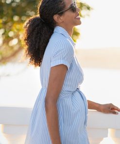 Ropa Premama Seraphine | Vestido Camisero De Maternidad A Lactancia Azul Y Blanco Con Rayas Diplomaticas Anudadas En El Frente